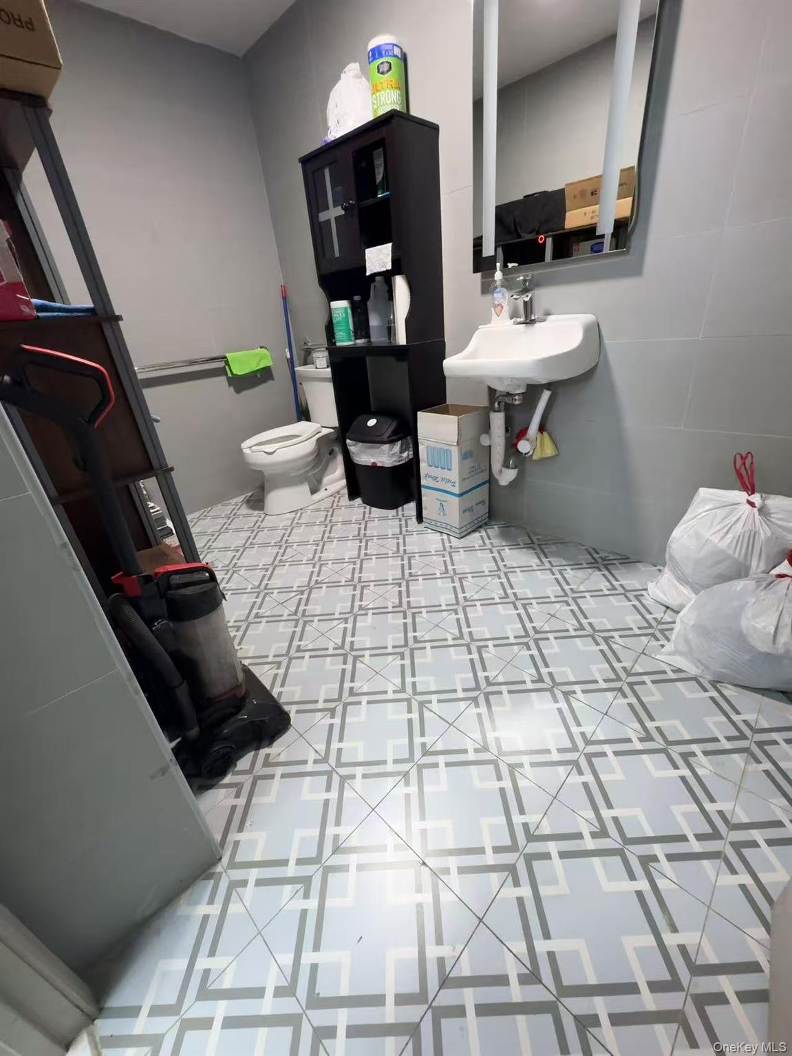 108-61 Roosevelt Ave, Corona, NY 11368