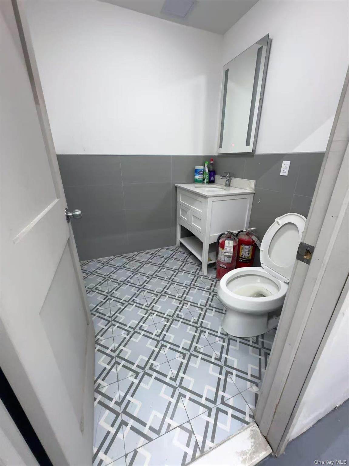 108-61 Roosevelt Ave, Corona, NY 11368