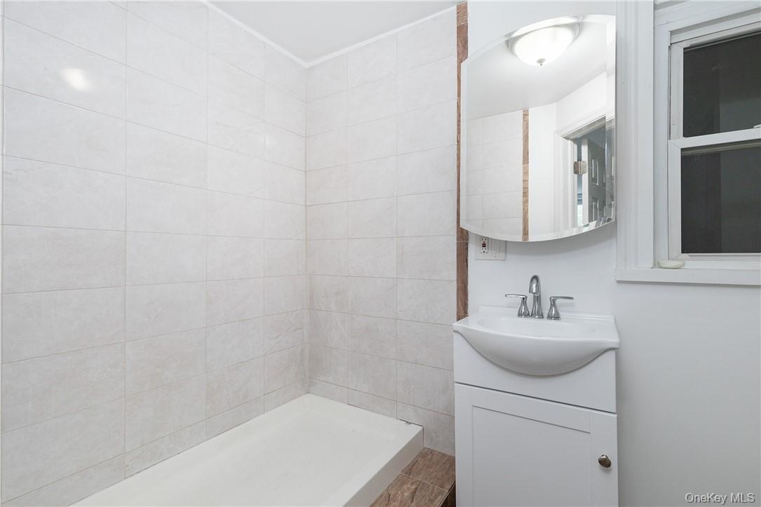 80 W Dorsey Lane # C, Hyde Park, NY 12538