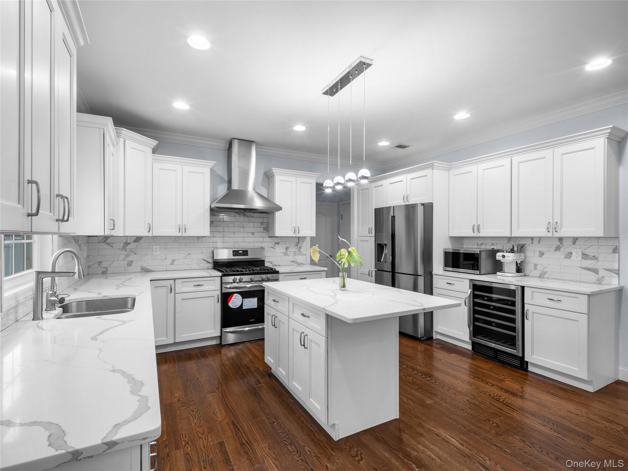 22 Preston Lane, Syosset, NY 11791