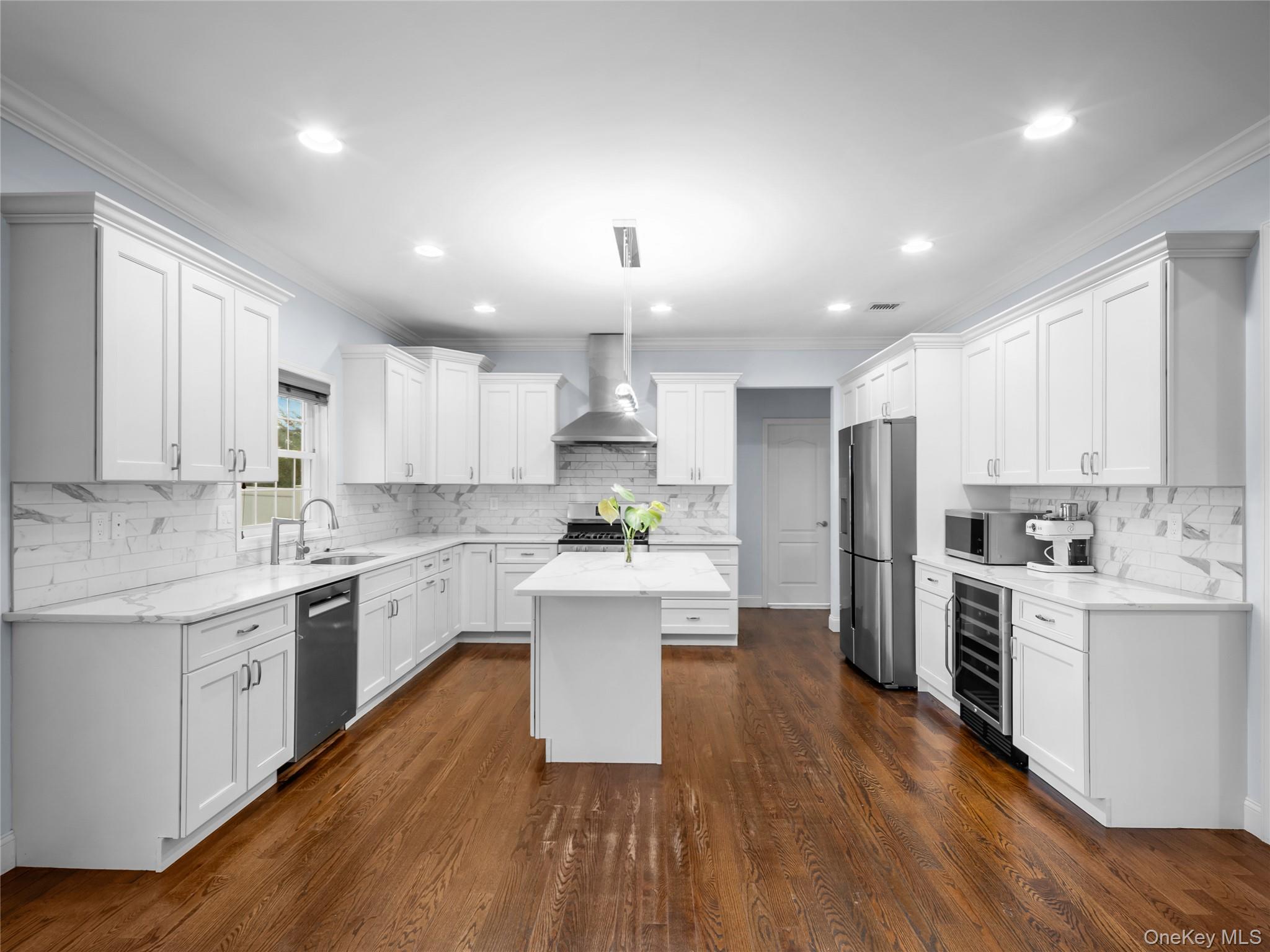 22 Preston Lane, Syosset, NY 11791