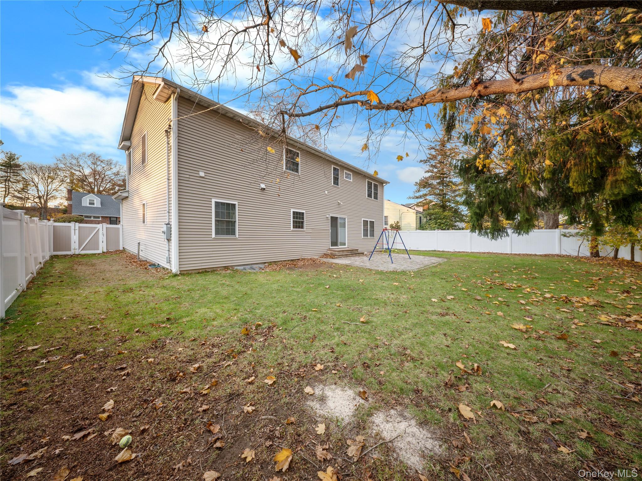 22 Preston Lane, Syosset, NY 11791