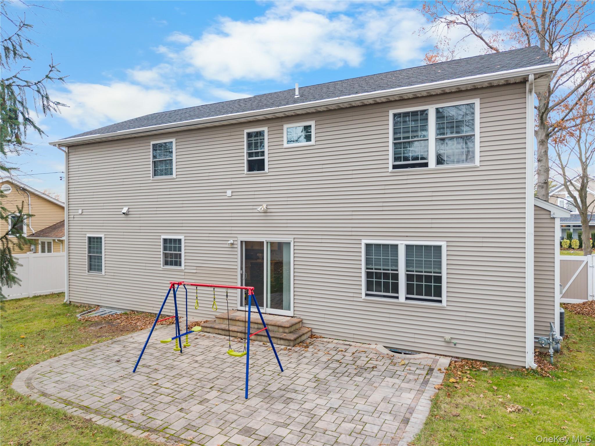 22 Preston Lane, Syosset, NY 11791