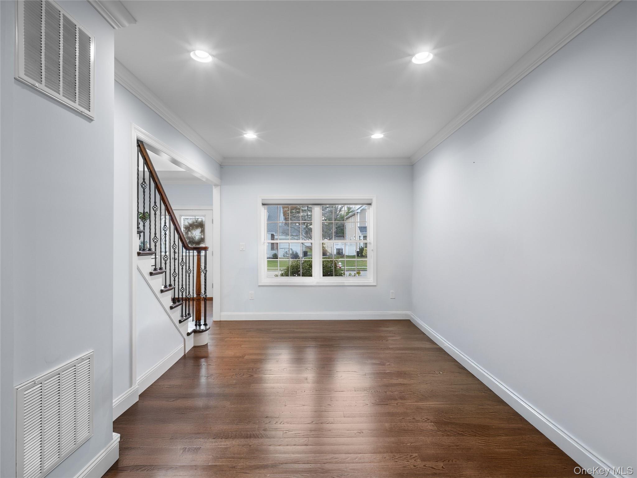 22 Preston Lane, Syosset, NY 11791