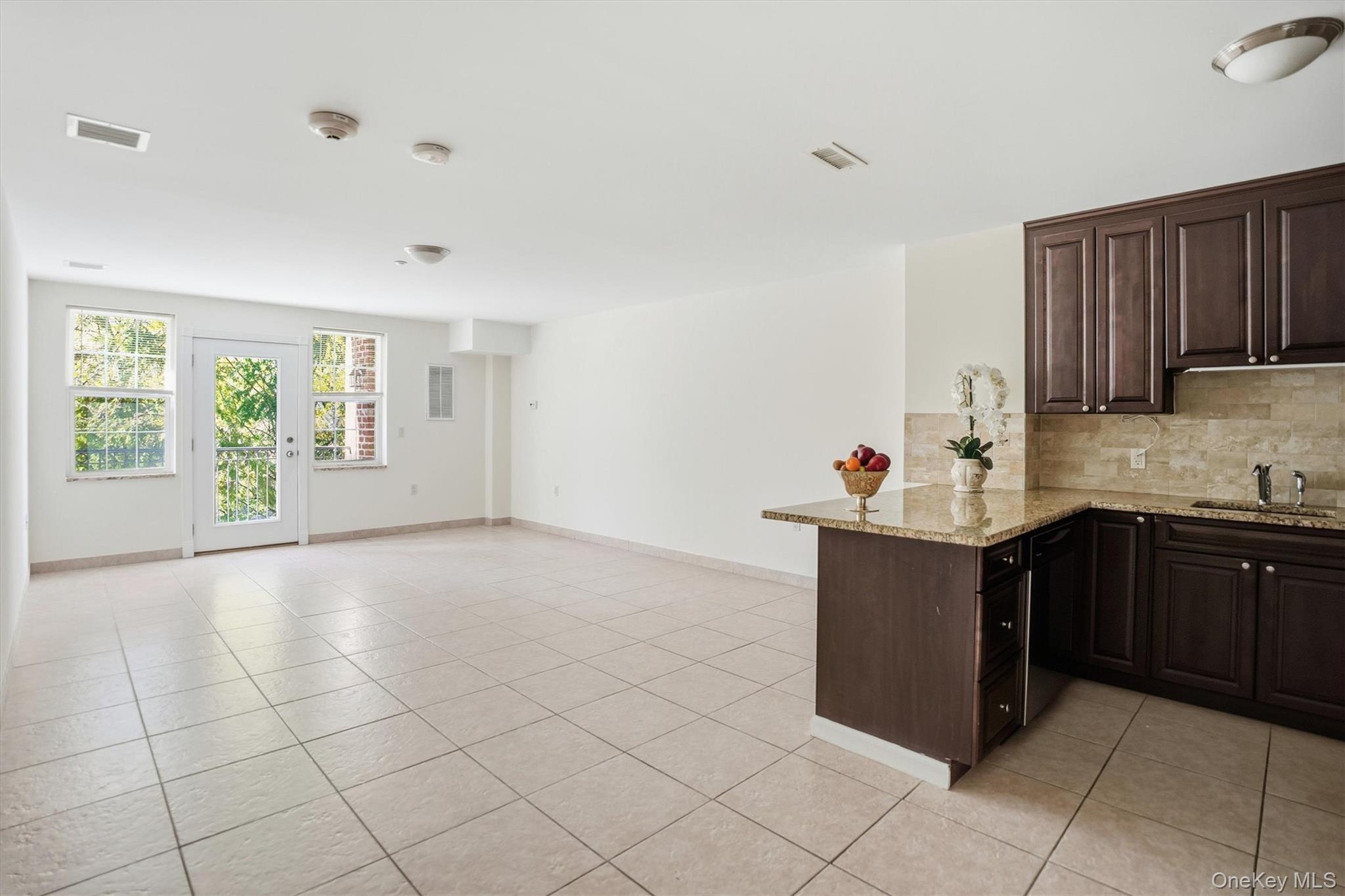 200 Carney Street # 203, Glen Cove, NY 11542