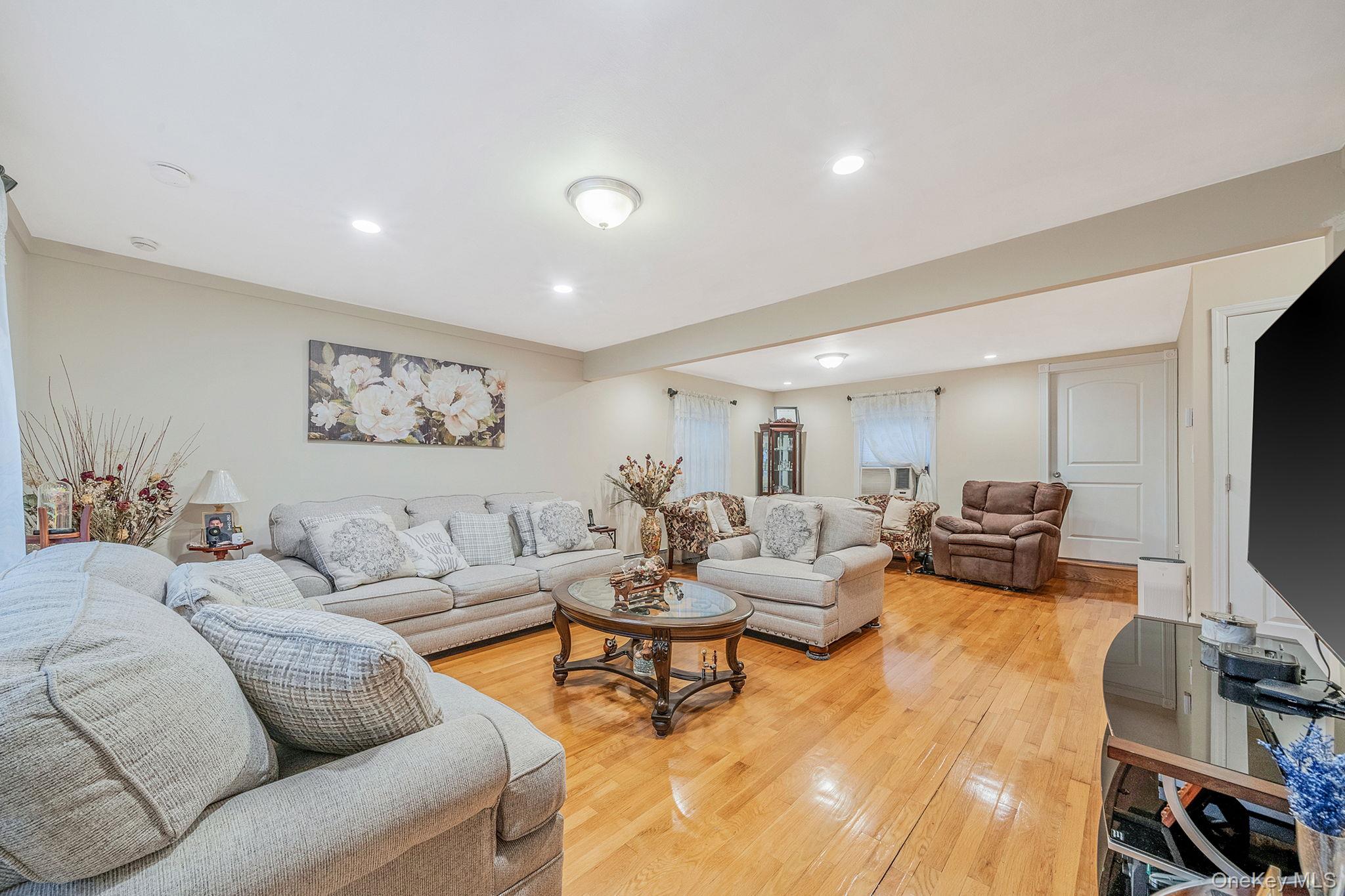 38 Farm Lane, Levittown, NY 11756