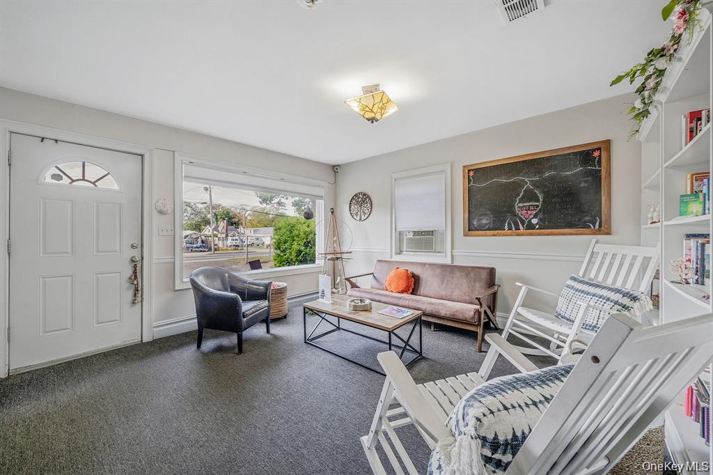 1405 Montauk Highway, Oakdale, NY 11769