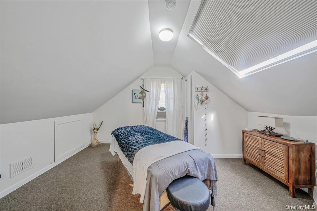 1405 Montauk Highway, Oakdale, NY 11769