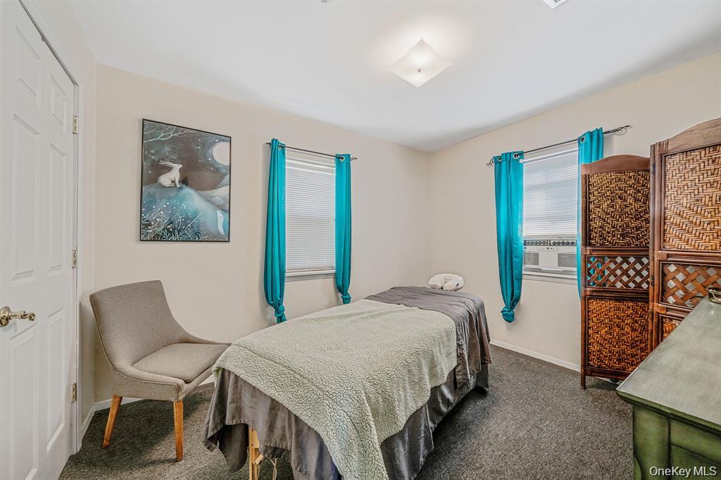 1405 Montauk Highway, Oakdale, NY 11769