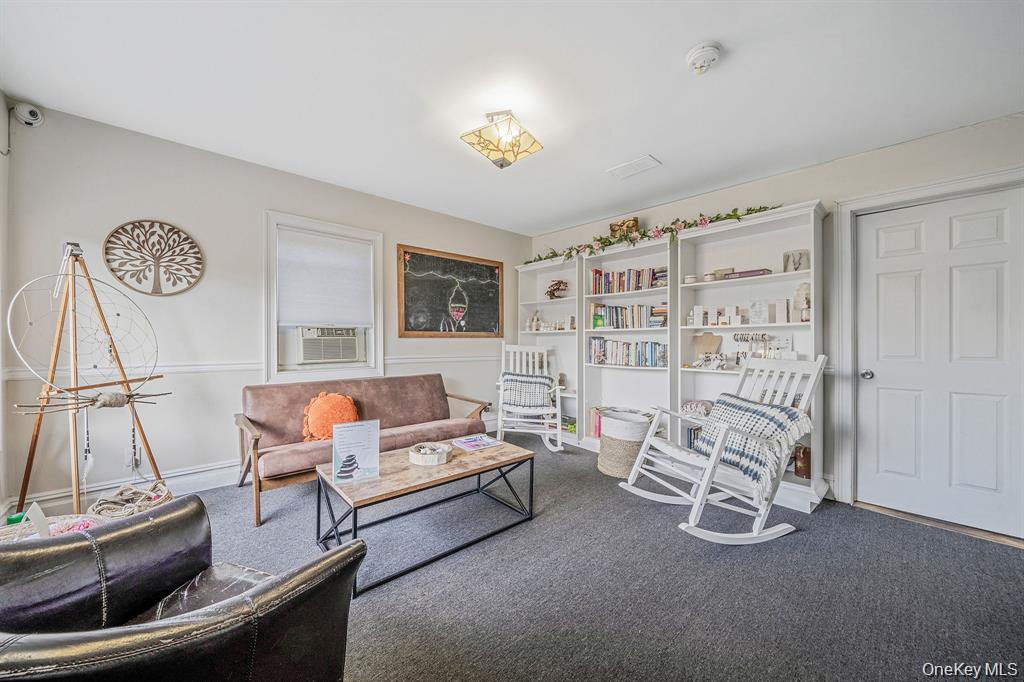 1405 Montauk Highway, Oakdale, NY 11769