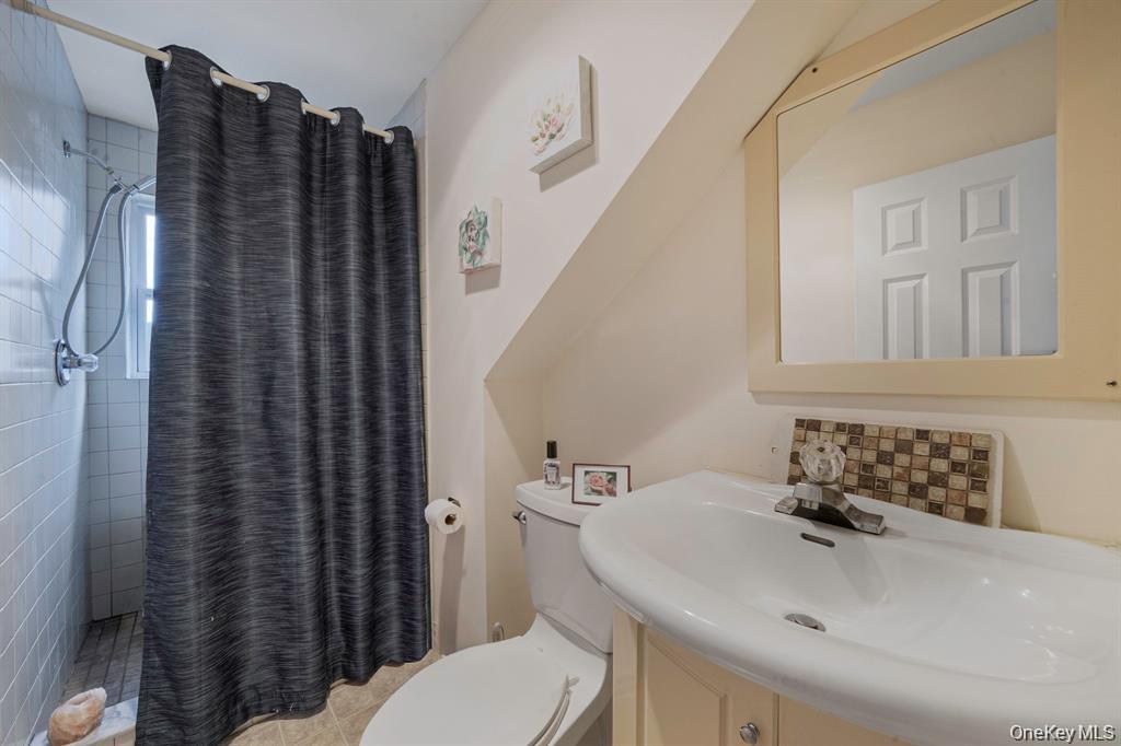 1405 Montauk Highway, Oakdale, NY 11769