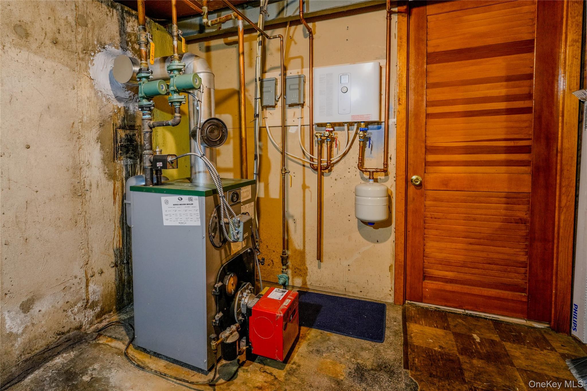 8 Lucille Drive, Syosset, NY 11791