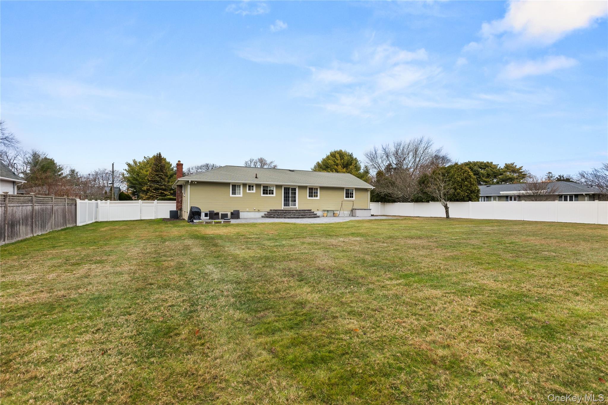 6 Sunny Lane, Bay Shore, NY 11706