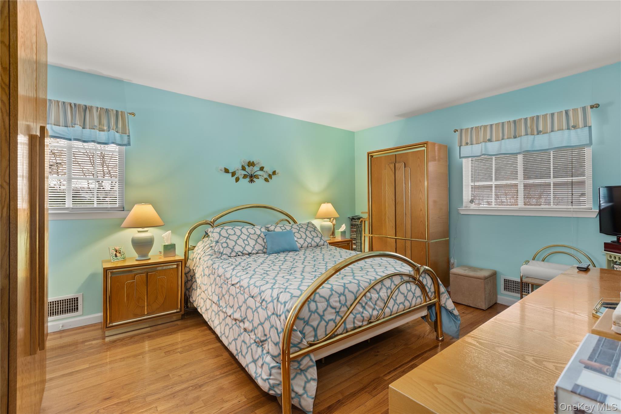 6 Sunny Lane, Bay Shore, NY 11706