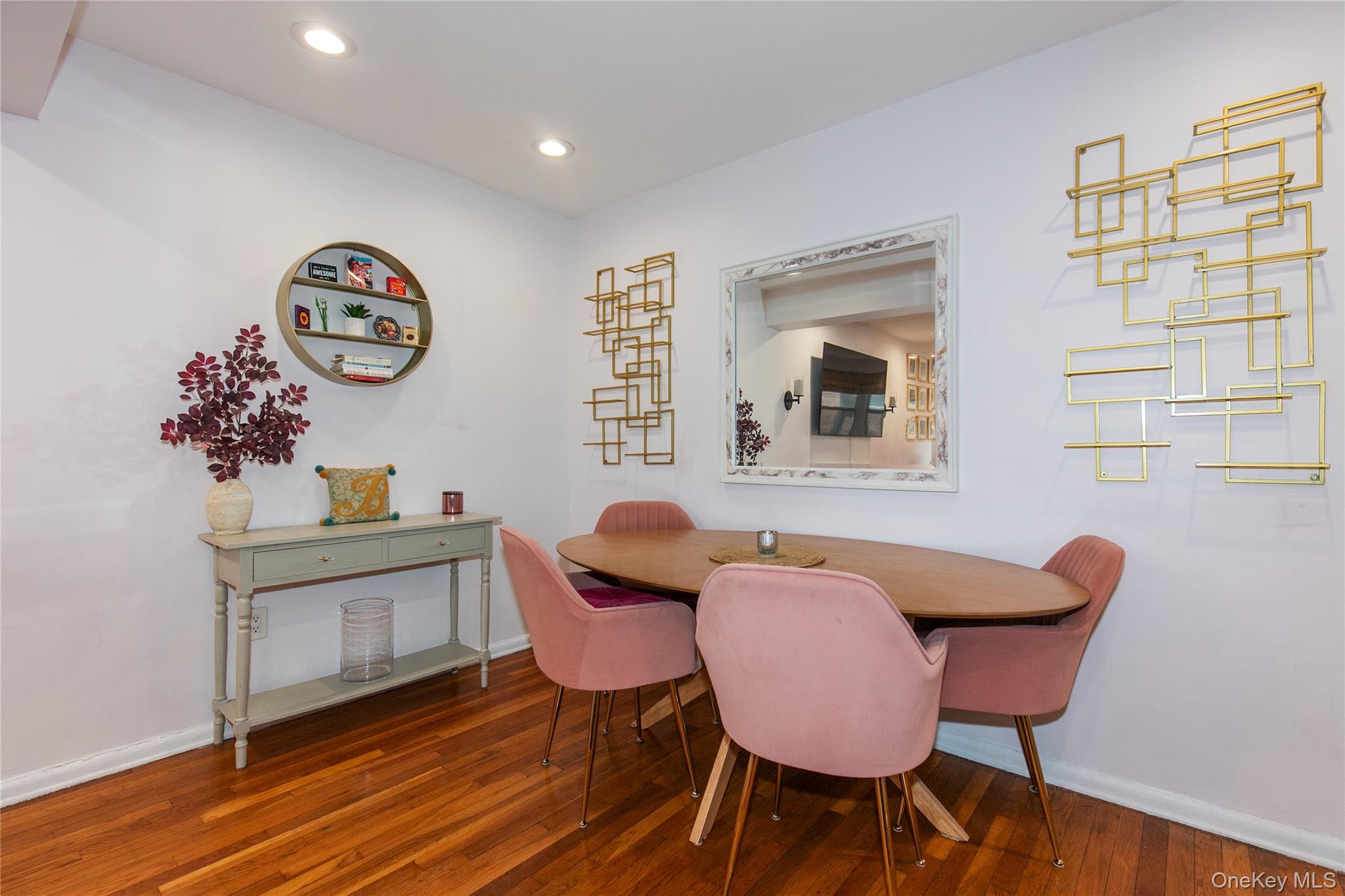 45 HILLPARK Avenue # 2L, Great Neck, NY 11021