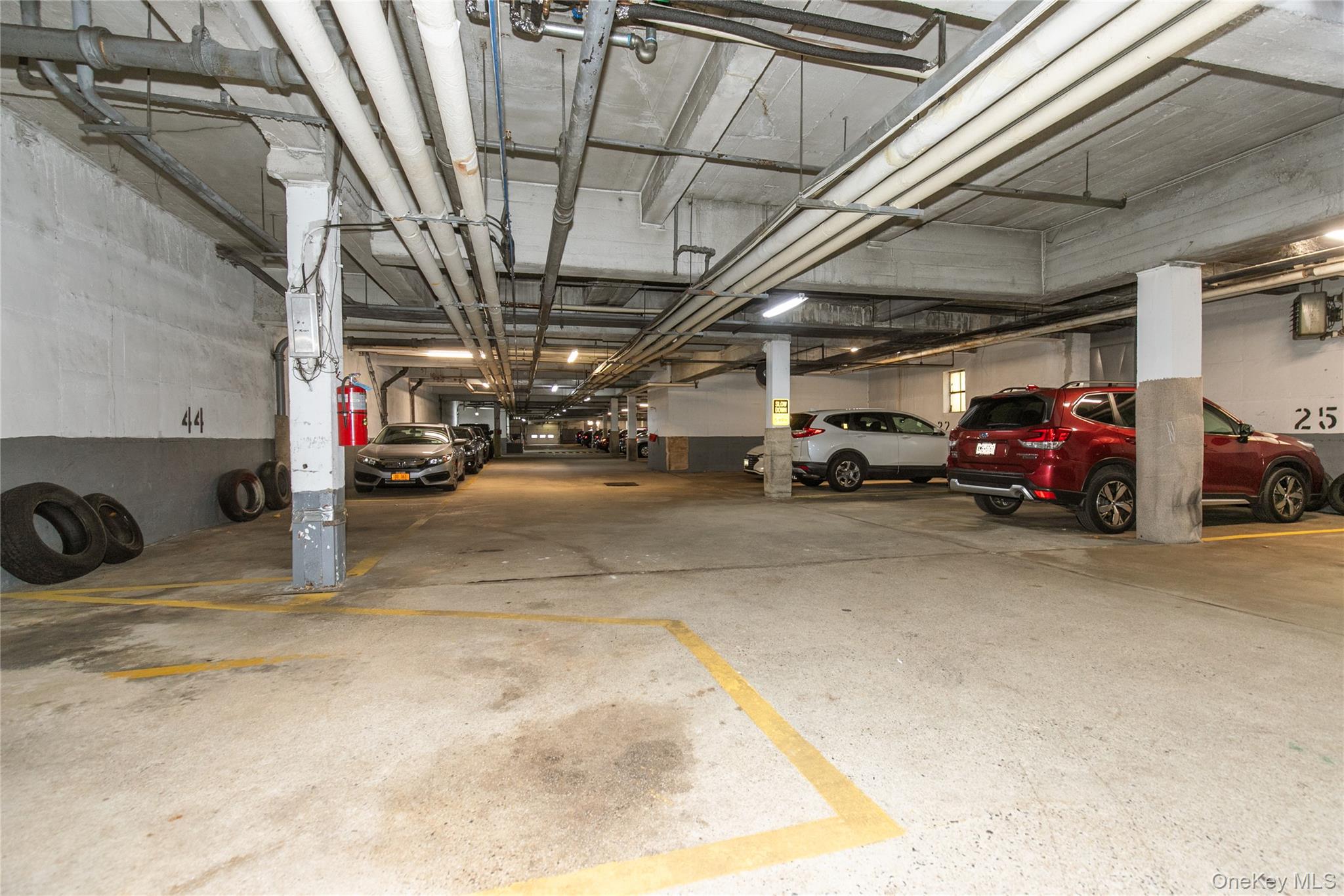 45 HILLPARK Avenue # 2L, Great Neck, NY 11021