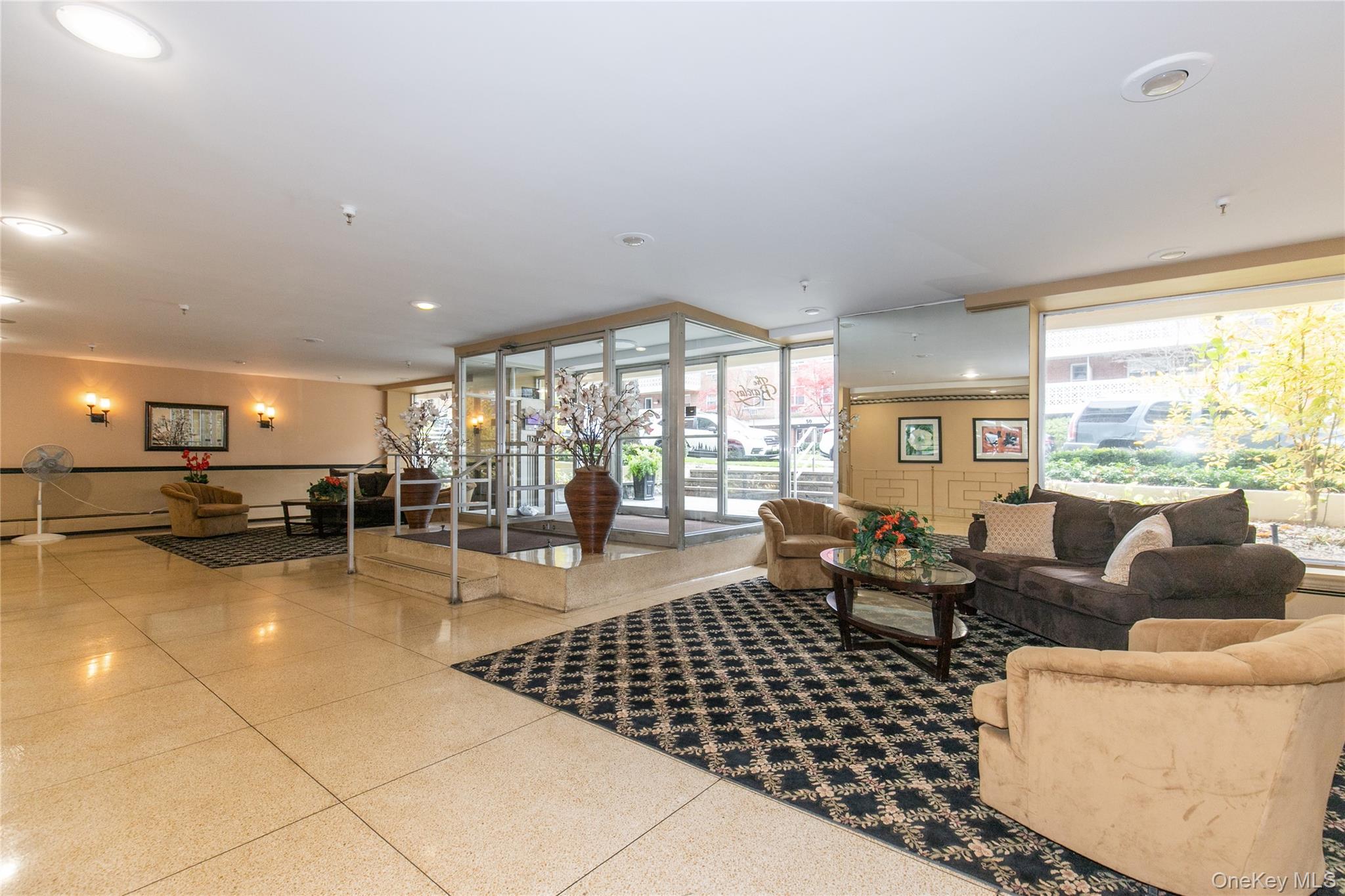 45 HILLPARK Avenue # 2L, Great Neck, NY 11021