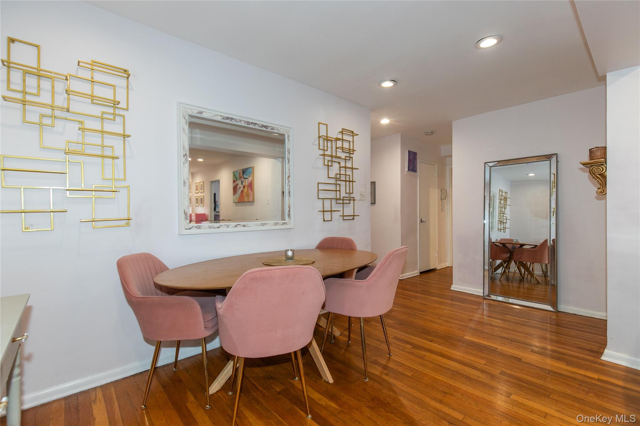 45 HILLPARK Avenue # 2L, Great Neck, NY 11021