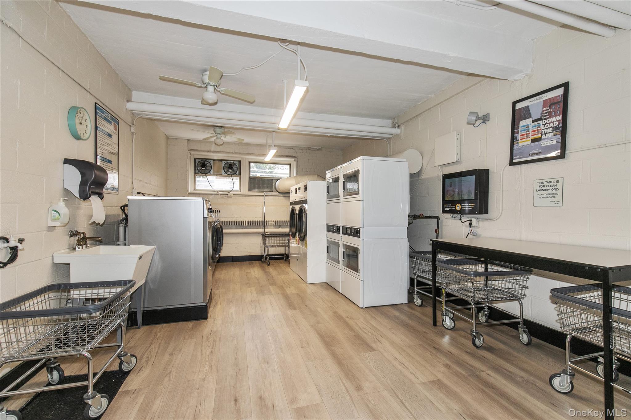 45 HILLPARK Avenue # 2L, Great Neck, NY 11021