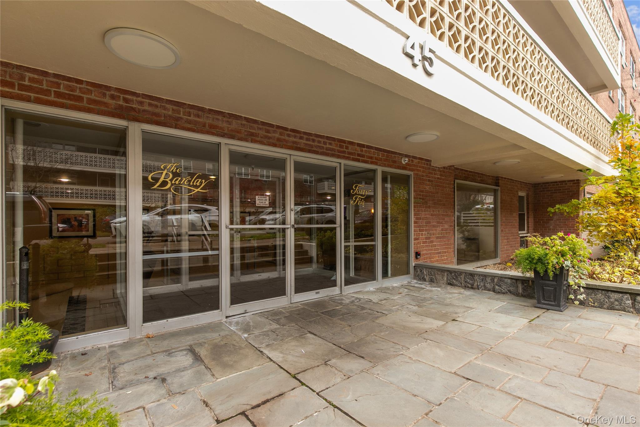 45 HILLPARK Avenue # 2L, Great Neck, NY 11021