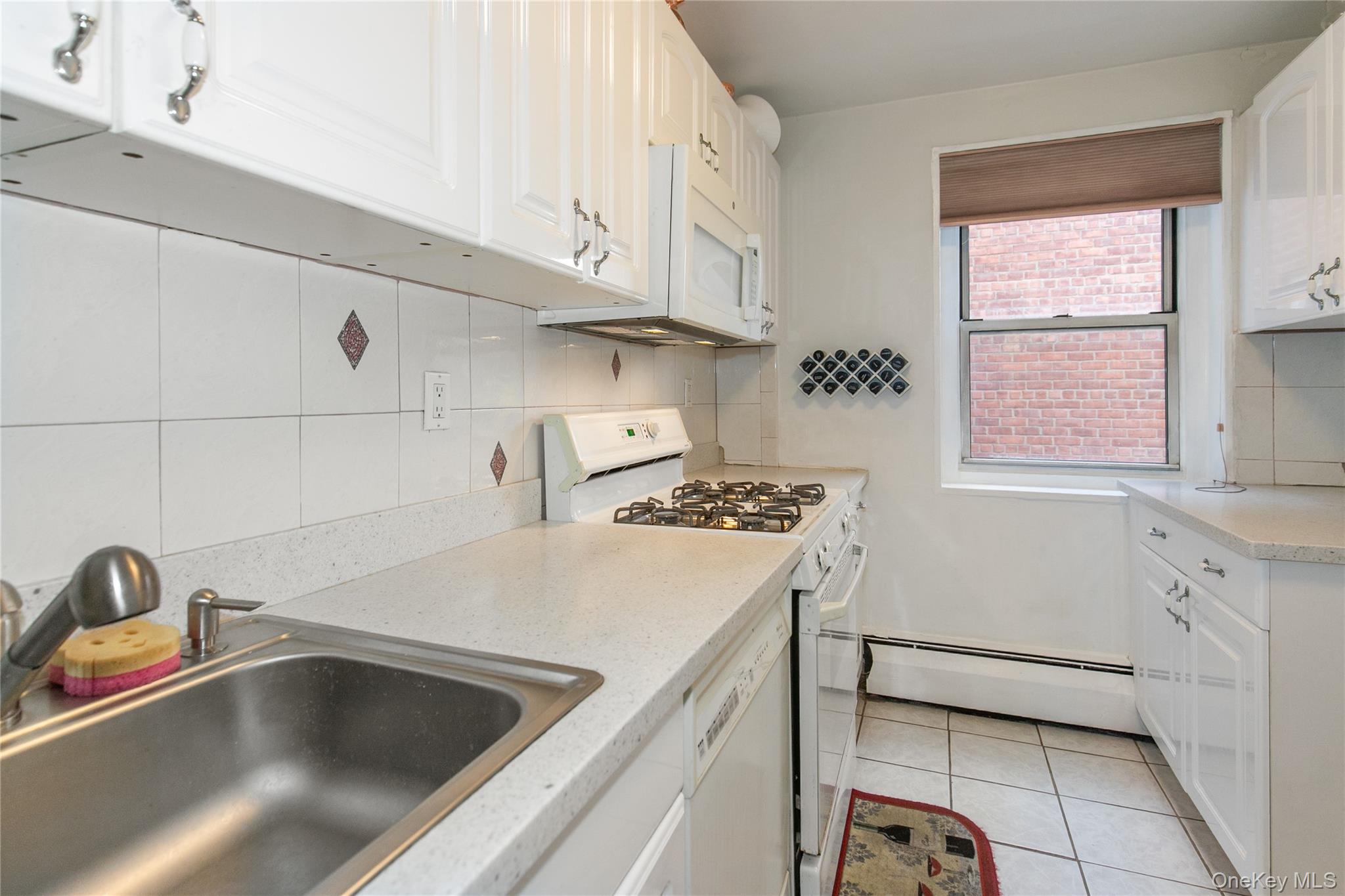 45 HILLPARK Avenue # 2L, Great Neck, NY 11021