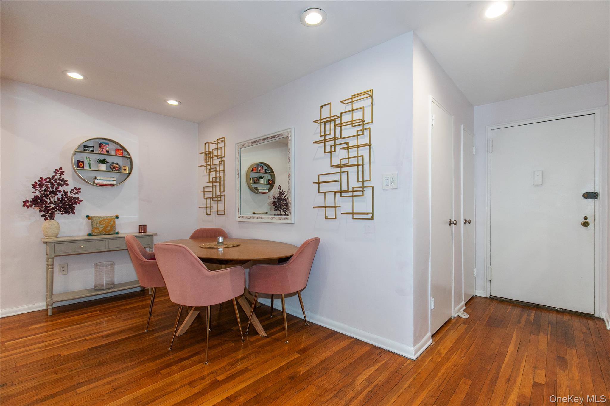 45 HILLPARK Avenue # 2L, Great Neck, NY 11021