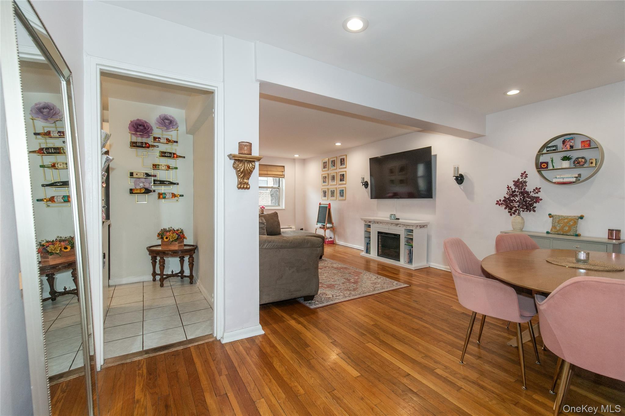 45 HILLPARK Avenue # 2L, Great Neck, NY 11021