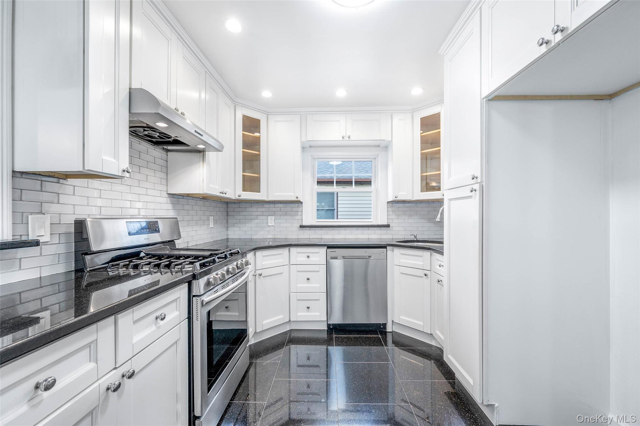 22 Sandalwood Avenue # 2nd Floor, Valley Stream, NY 11581