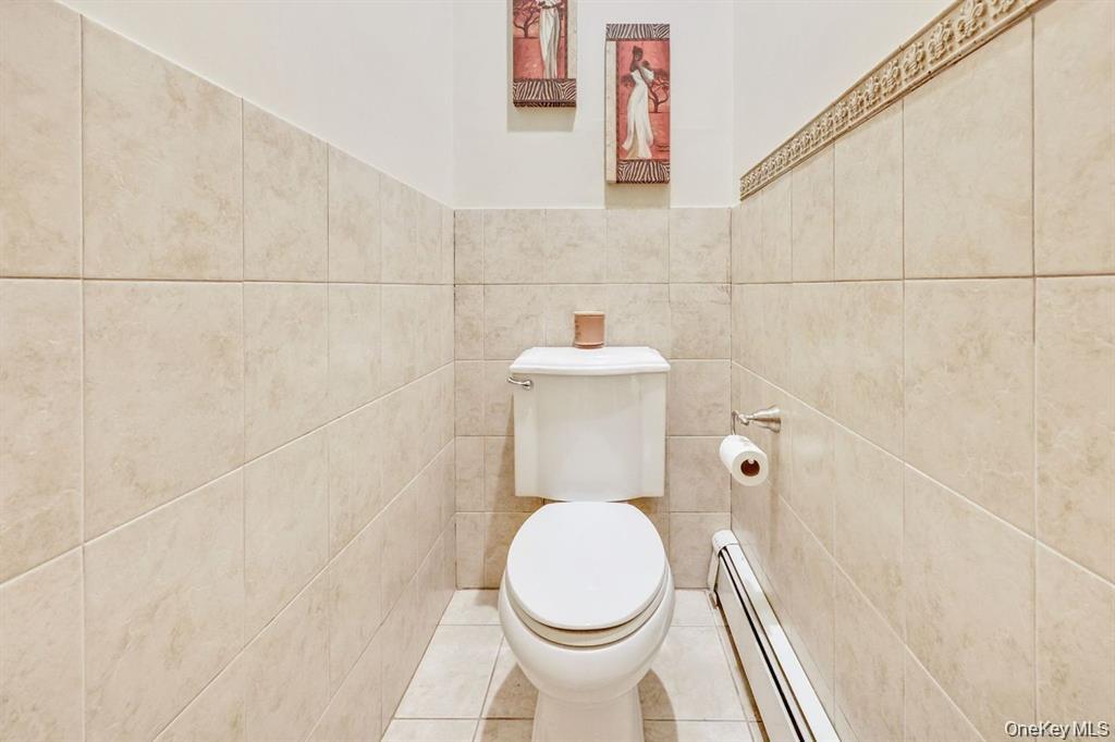 17 Oxford Street, Malverne, NY 11565