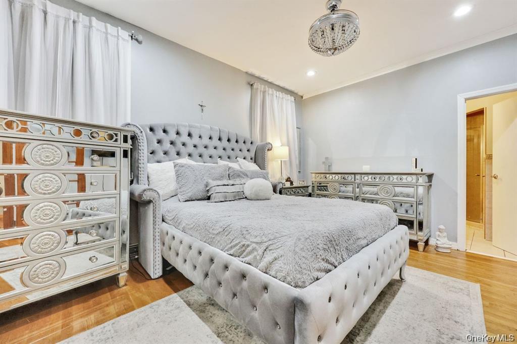 17 Oxford Street, Malverne, NY 11565