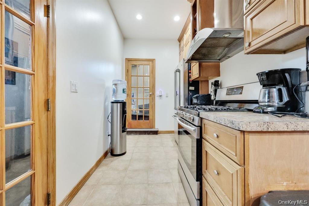 17 Oxford Street, Malverne, NY 11565