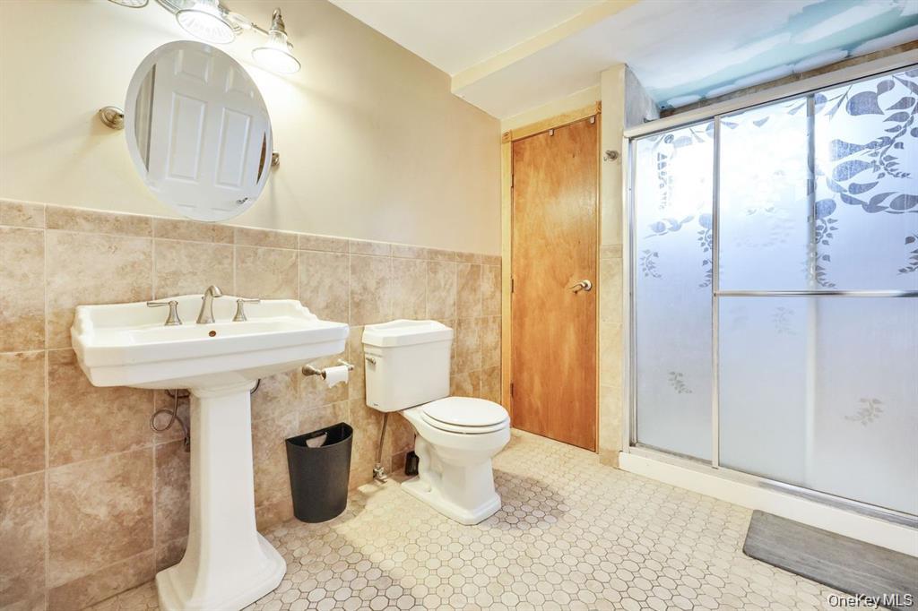 17 Oxford Street, Malverne, NY 11565