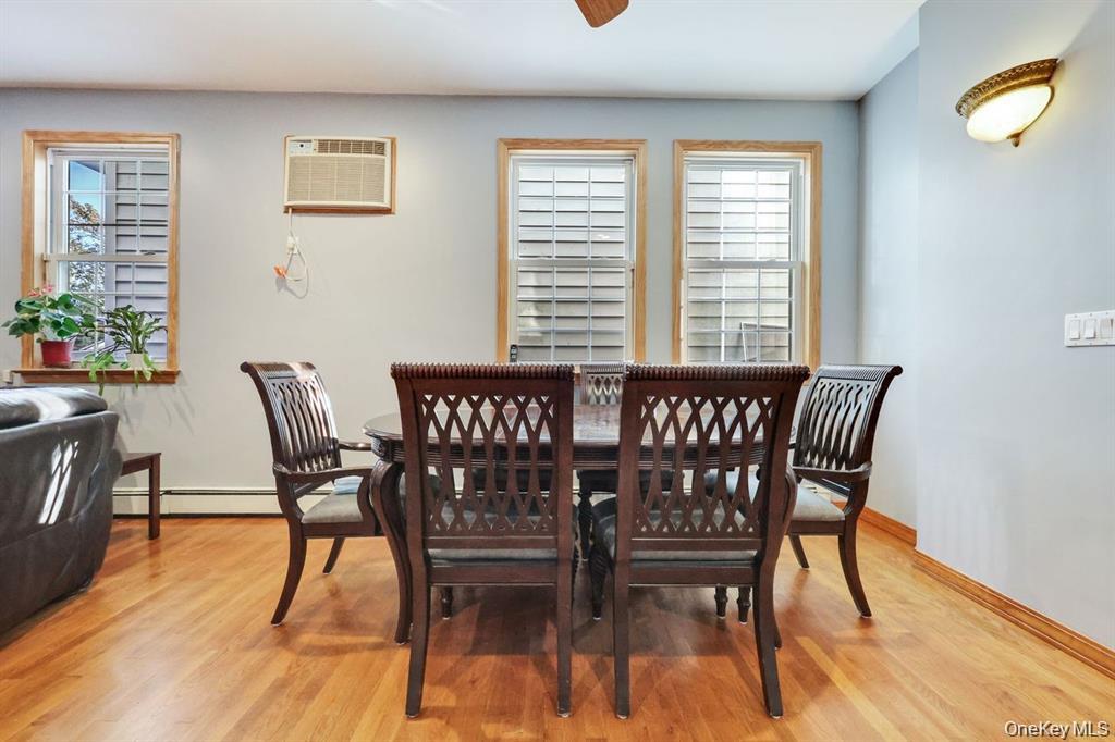 17 Oxford Street, Malverne, NY 11565