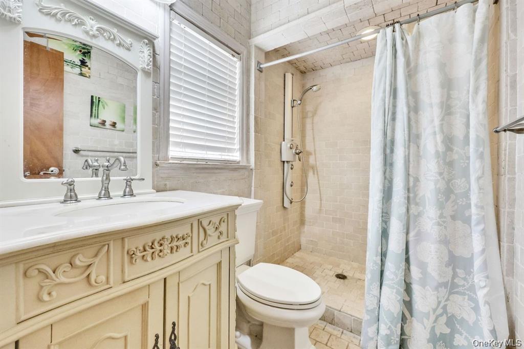 17 Oxford Street, Malverne, NY 11565