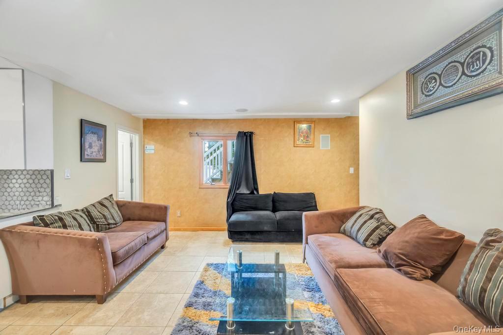 2 Valley Greens Drive, Valley Stream, NY 11581