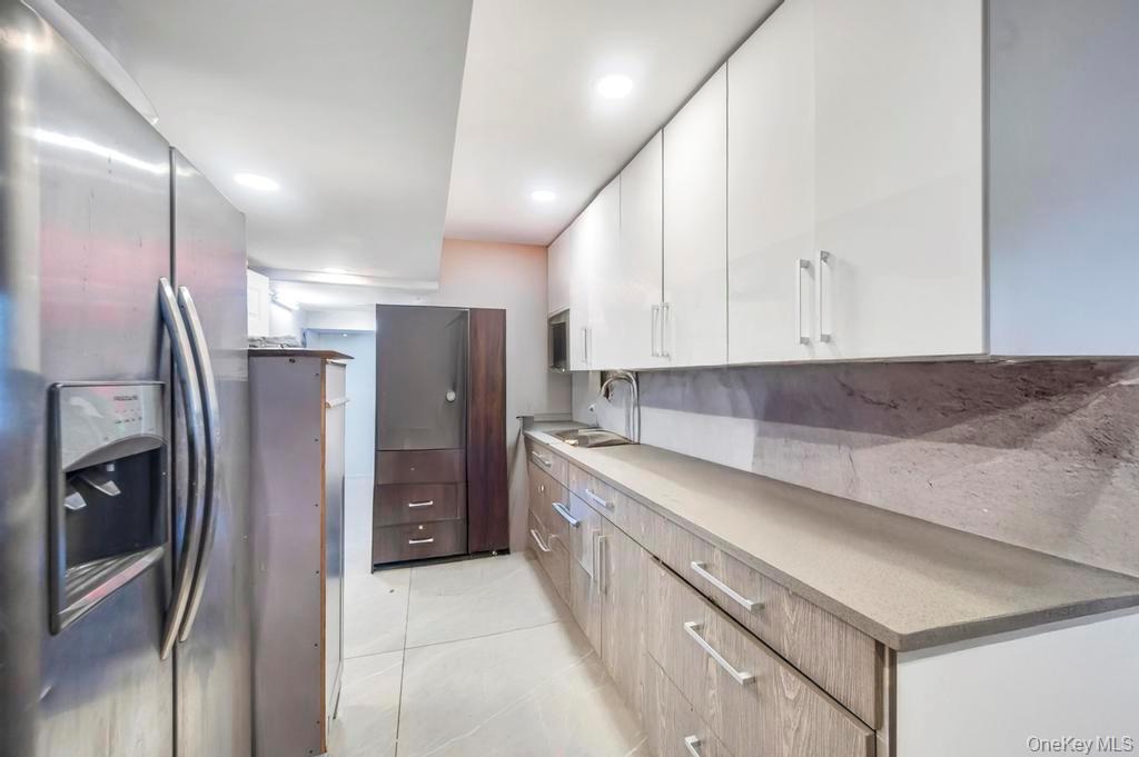 2 Valley Greens Drive, Valley Stream, NY 11581