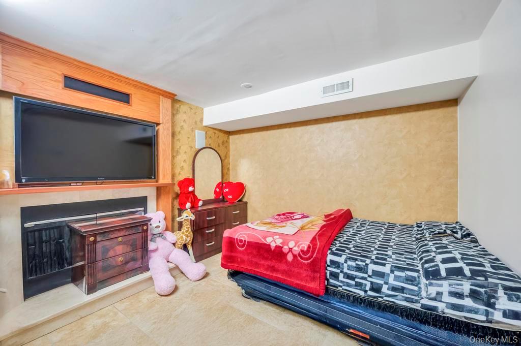 2 Valley Greens Drive, Valley Stream, NY 11581