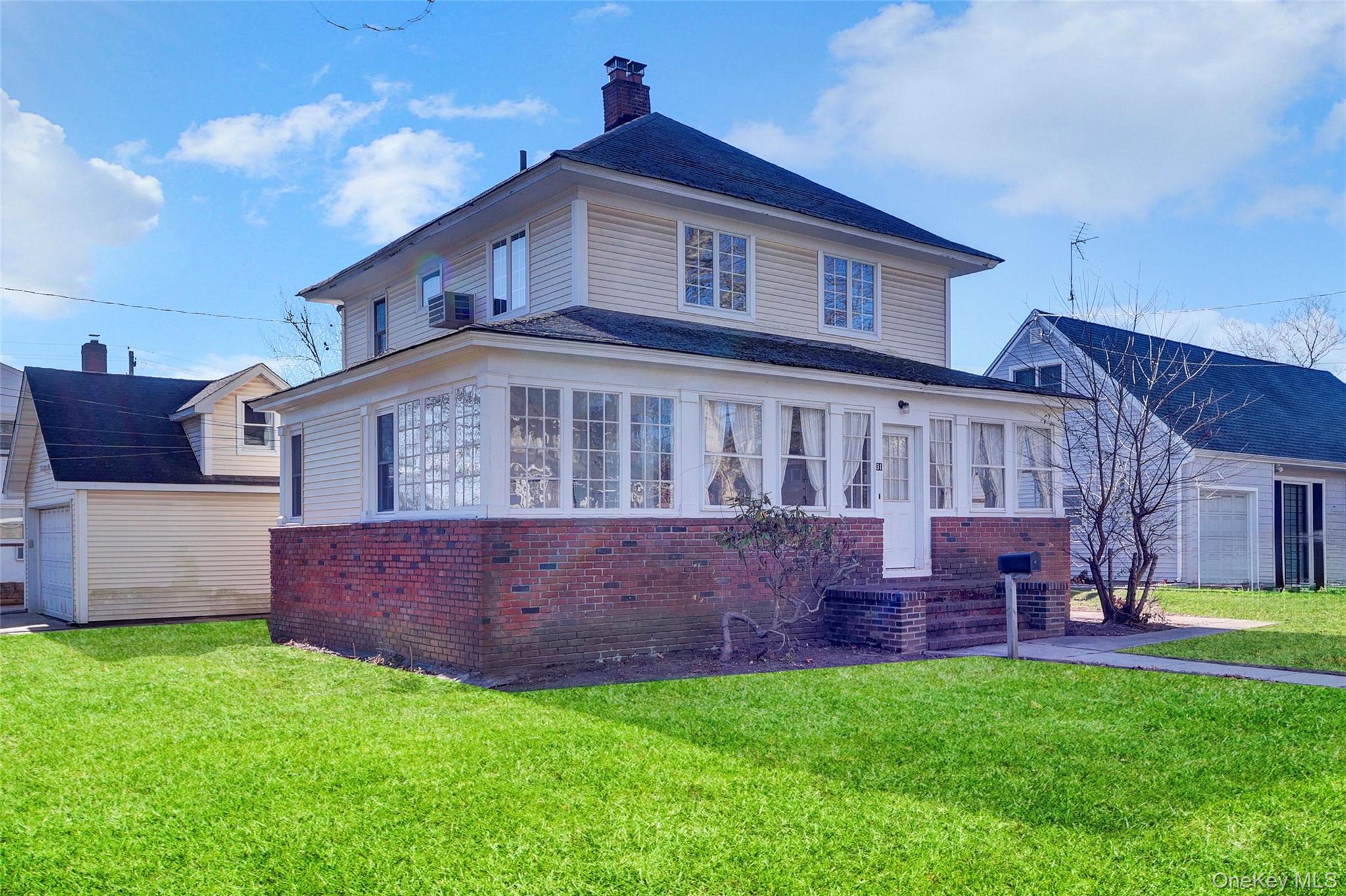 31 Hiawatha Drive, Brightwaters, NY 11718