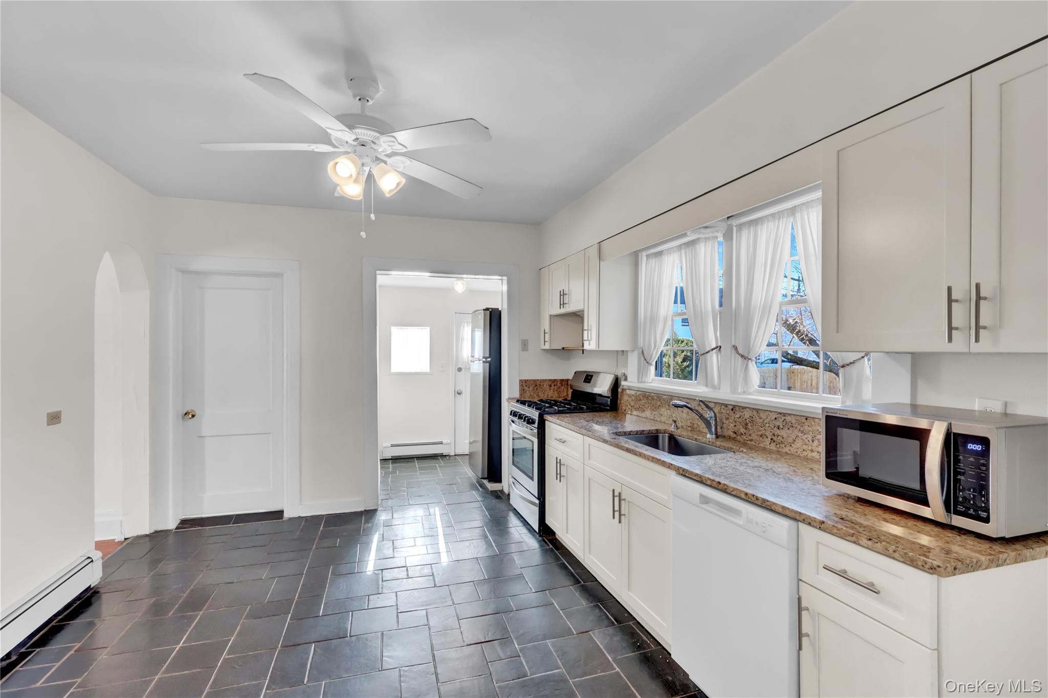 31 Hiawatha Drive, Brightwaters, NY 11718