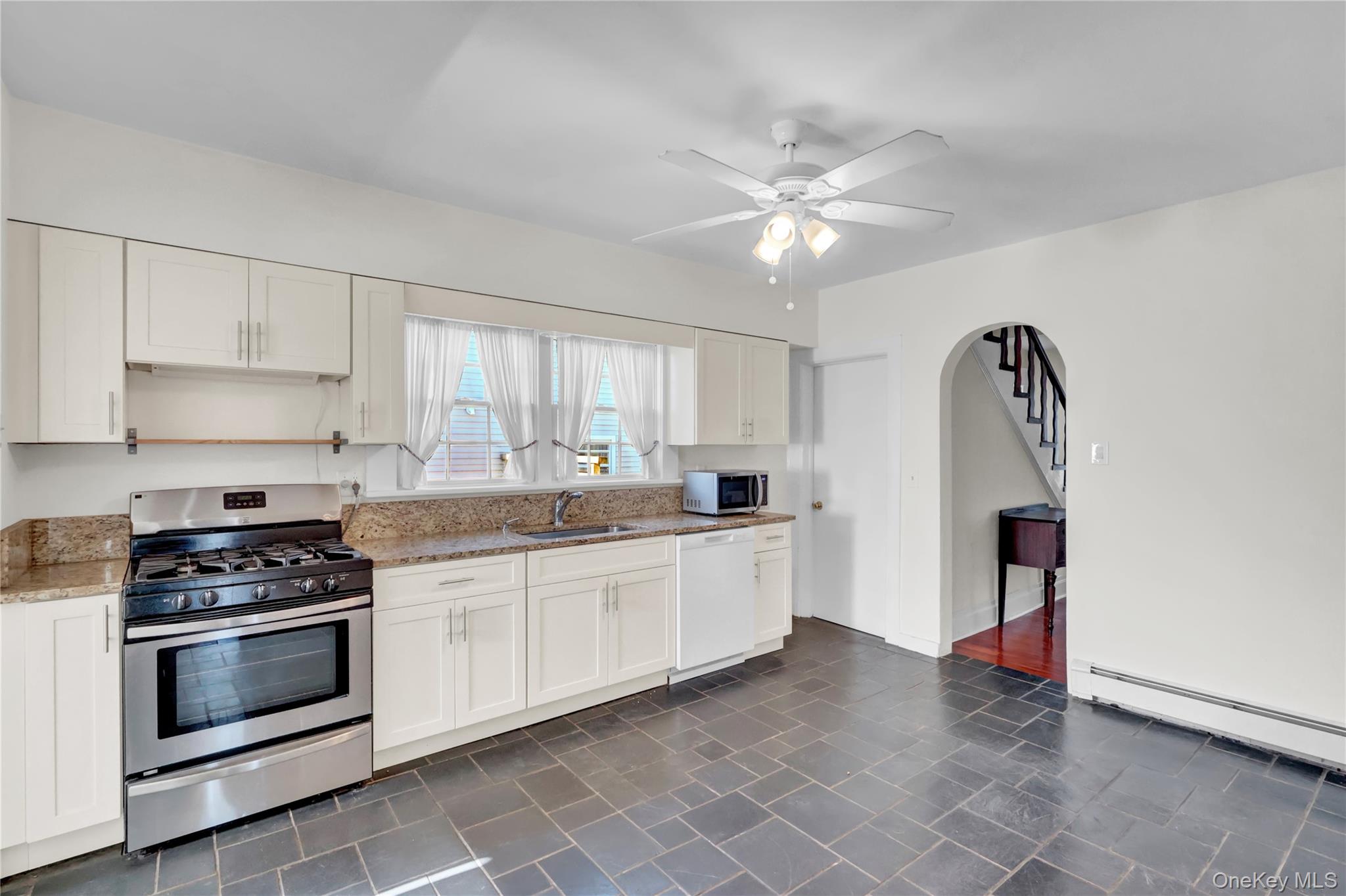 31 Hiawatha Drive, Brightwaters, NY 11718