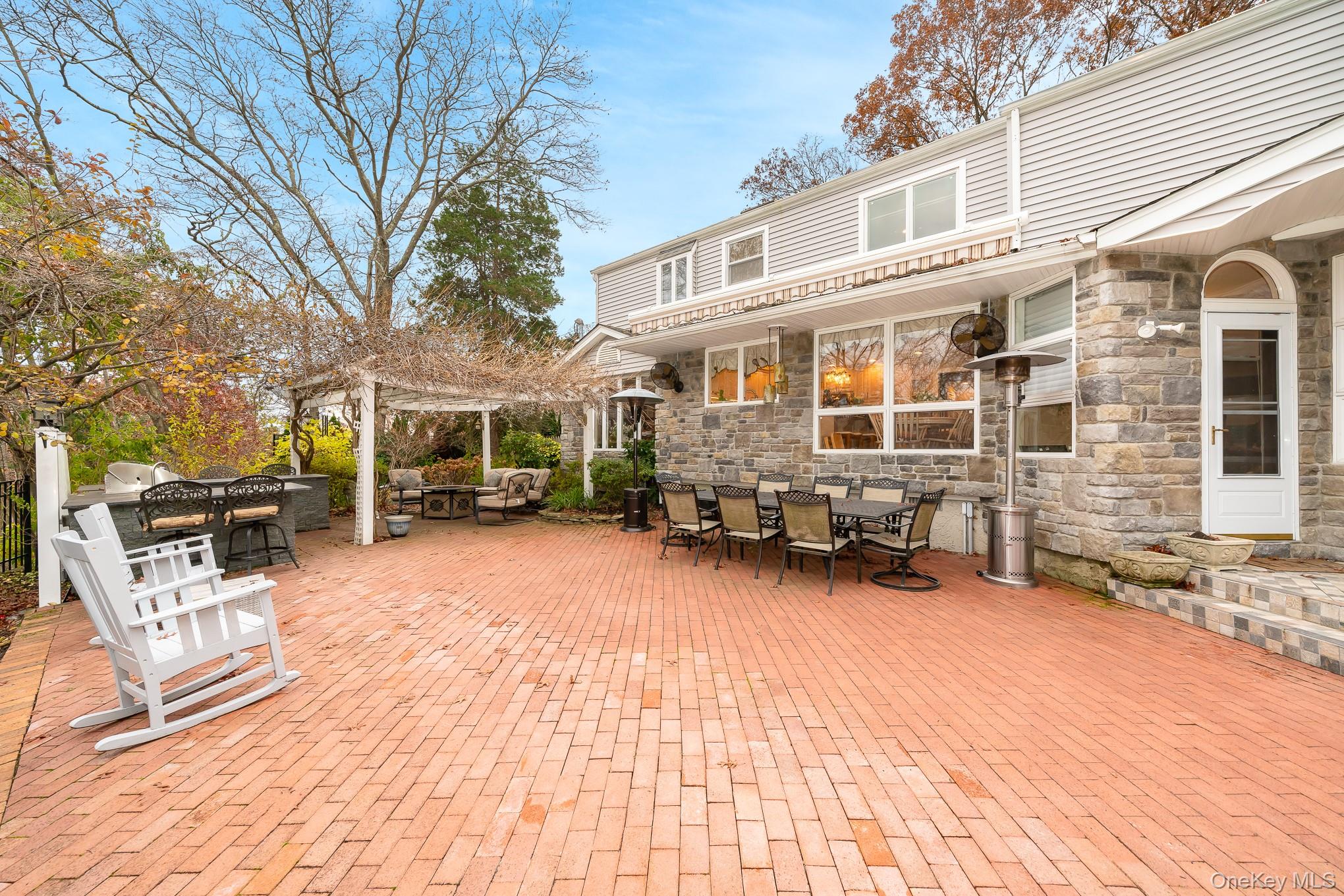 17 Thide Court, Smithtown, NY 11787