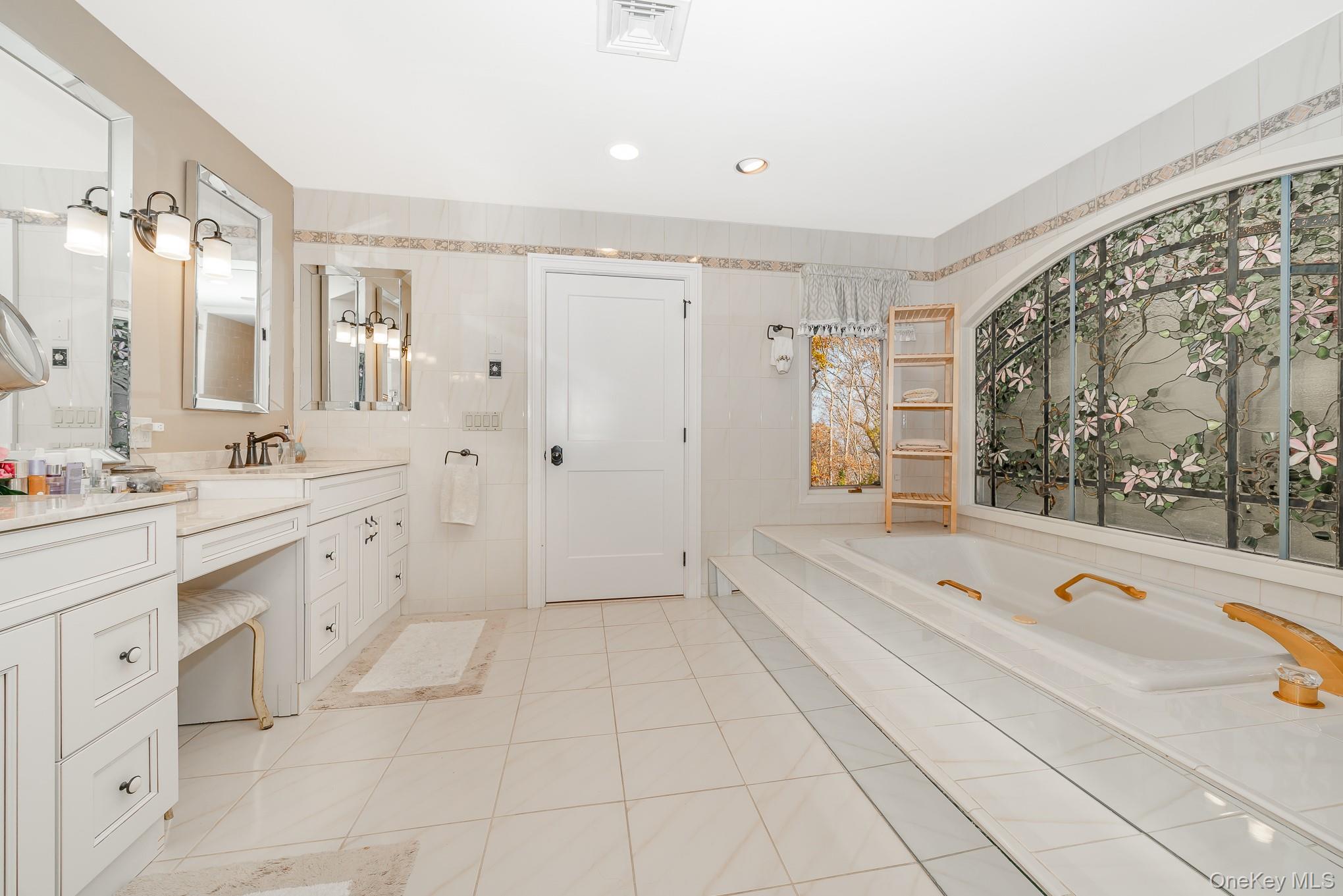 17 Thide Court, Smithtown, NY 11787