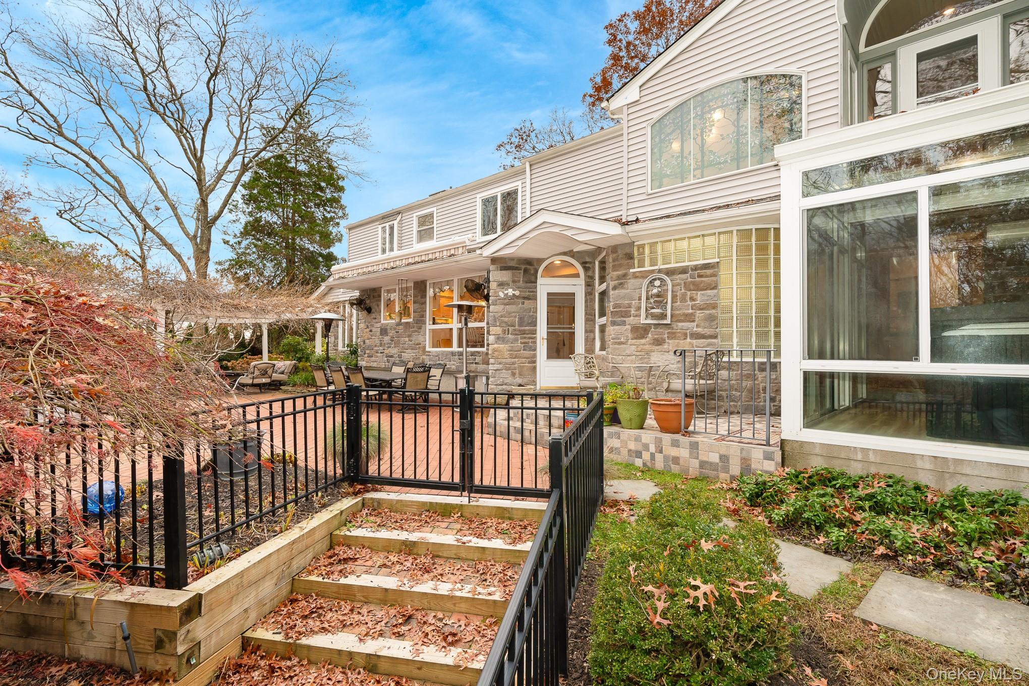 17 Thide Court, Smithtown, NY 11787