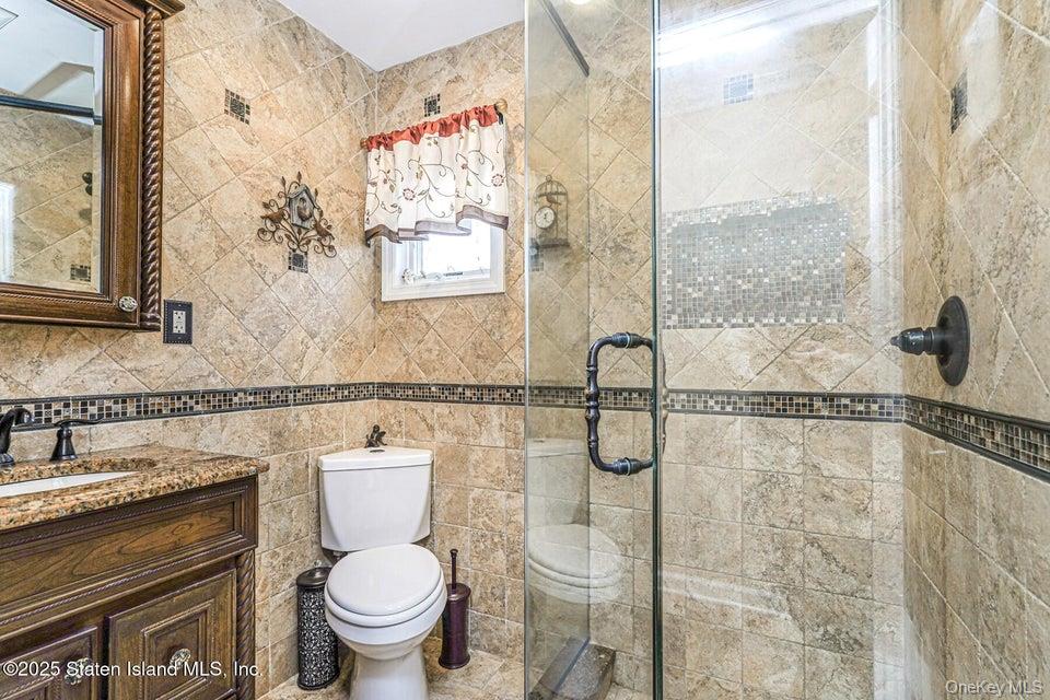 35 Nutwood Court, Staten Island, NY 10308