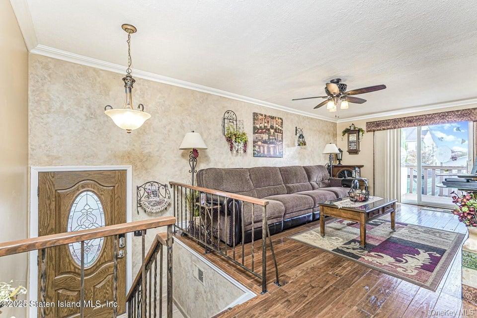 35 Nutwood Court, Staten Island, NY 10308