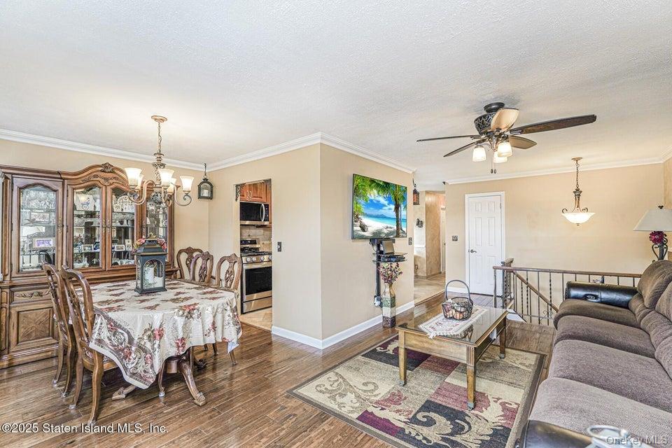 35 Nutwood Court, Staten Island, NY 10308