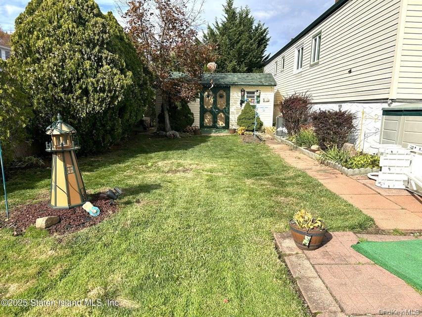 35 Nutwood Court, Staten Island, NY 10308