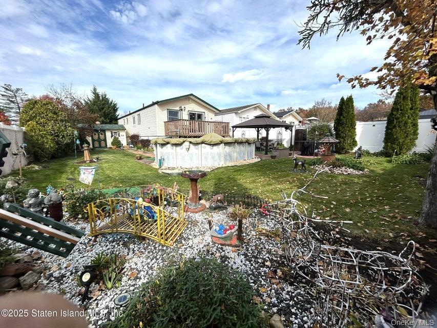 35 Nutwood Court, Staten Island, NY 10308