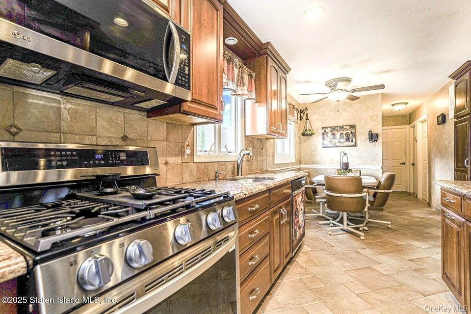 35 Nutwood Court, Staten Island, NY 10308