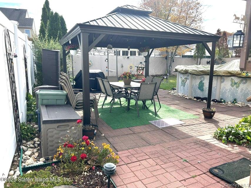 35 Nutwood Court, Staten Island, NY 10308